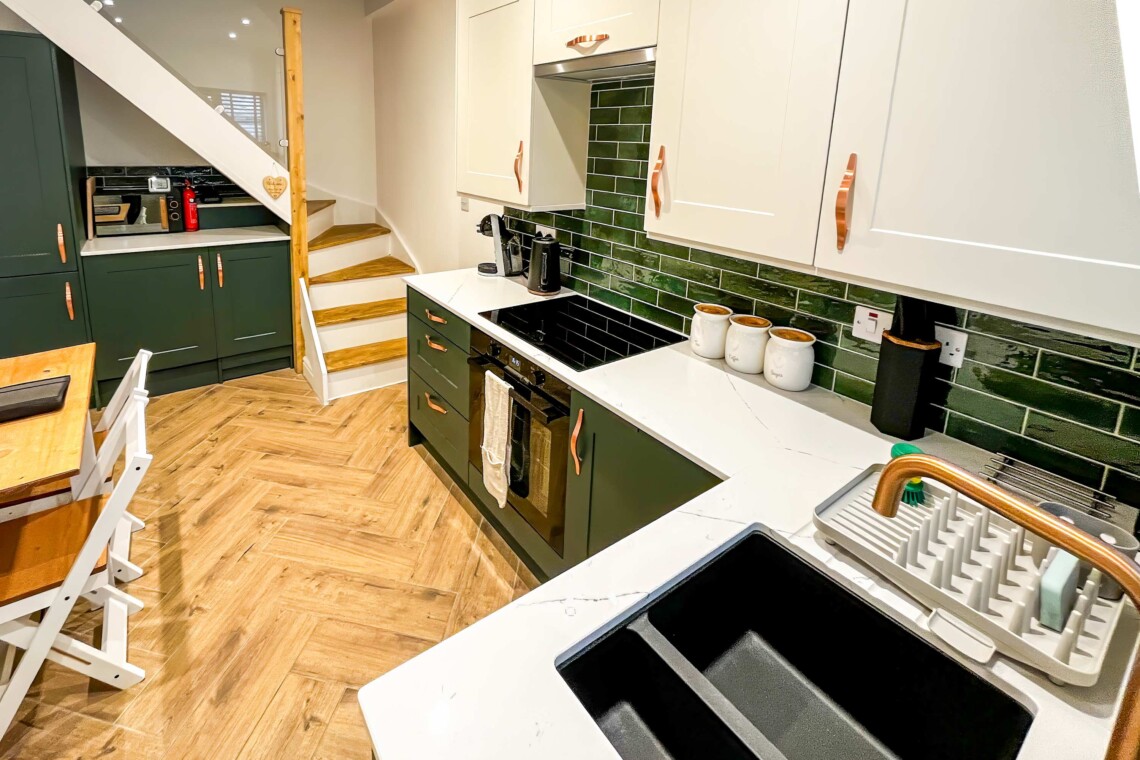 Kitchen with Full Size Fridge / Freezer & Washer / Dryer