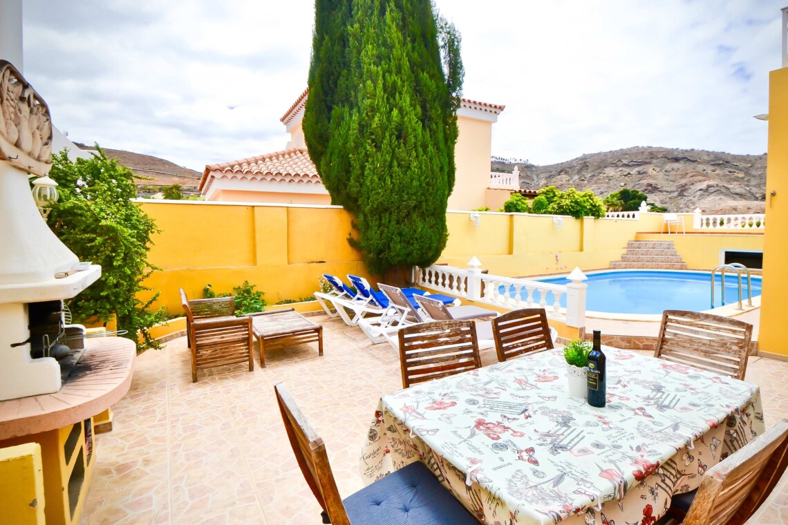 Patio, Swimming pool & BBQ areas