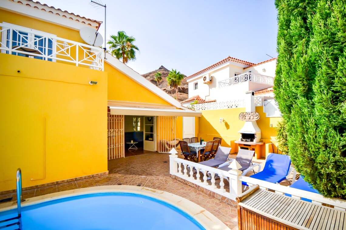 Patio, Swimming pool & BBQ areas