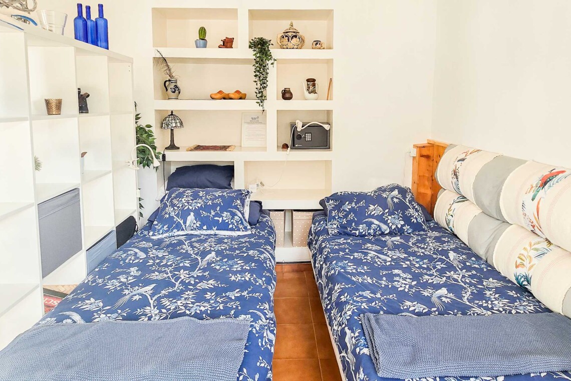 Comfy sleeping with double bed (splits to 2 singles) & sofa bed