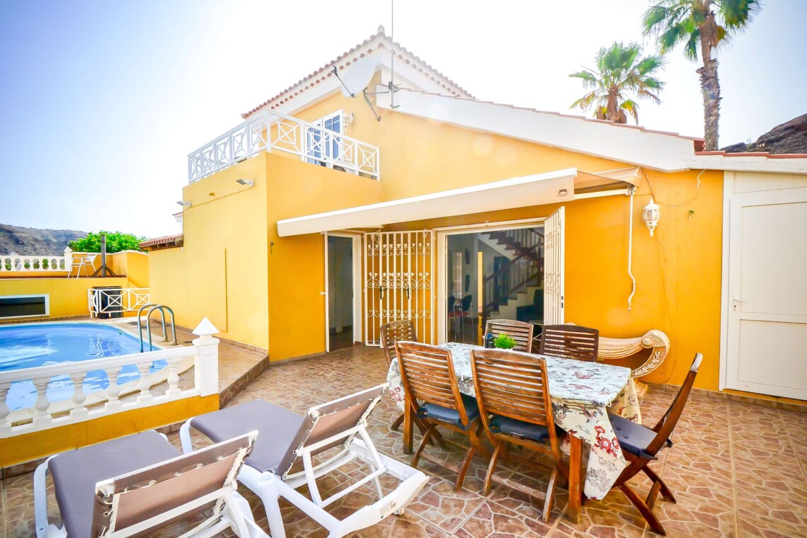 Patio, Swimming pool & BBQ areas