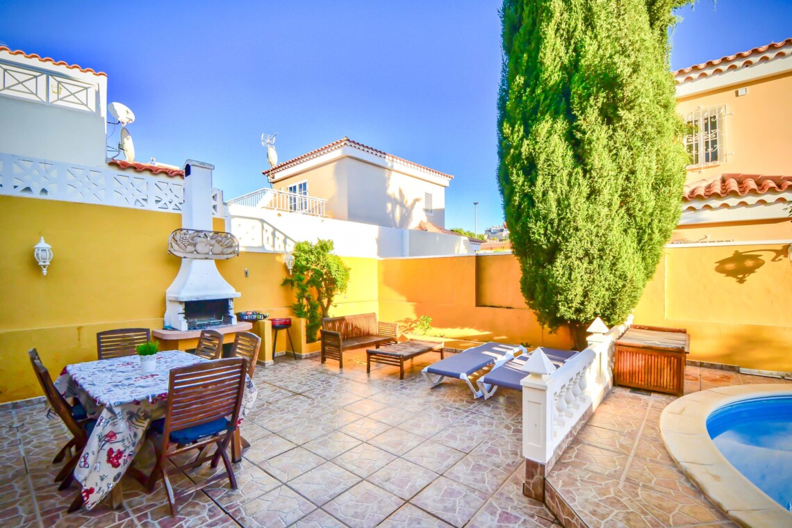 Patio, Swimming pool & BBQ areas