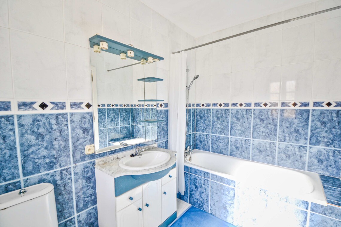 Upstairs Bathroom