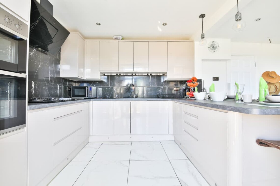 Well-equipped kitchen 
