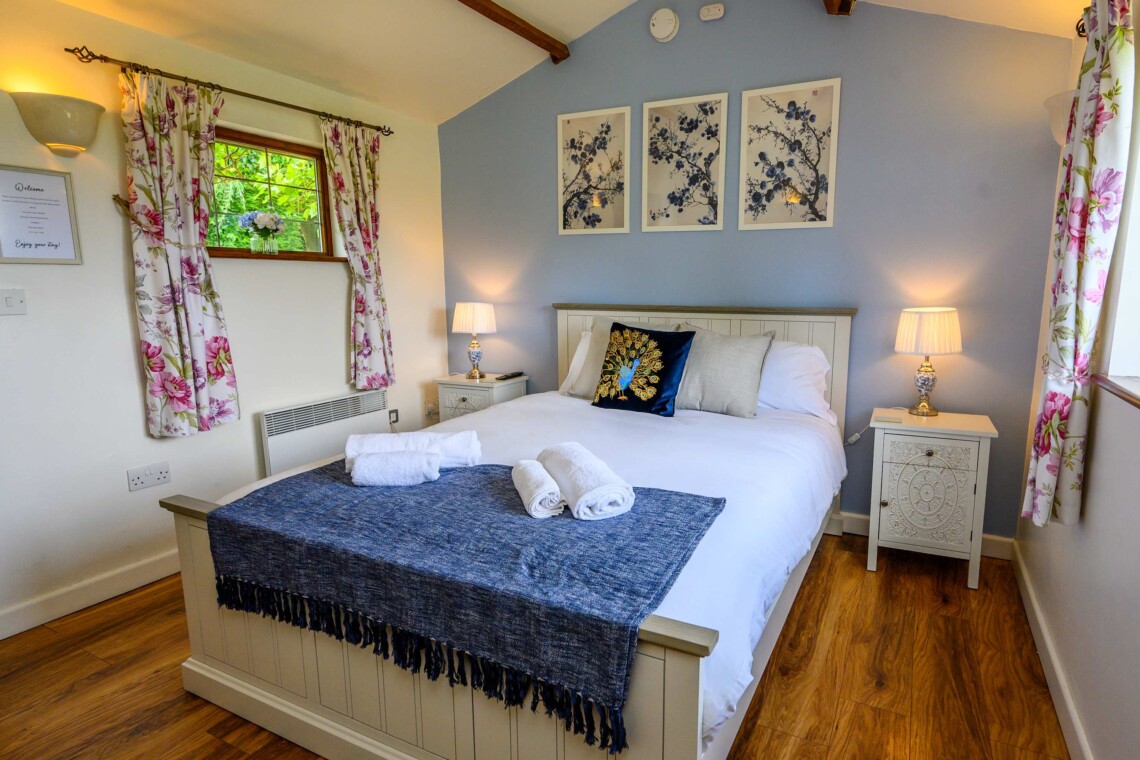 Rose cottage, beautifully decorated, with views of the large garden
