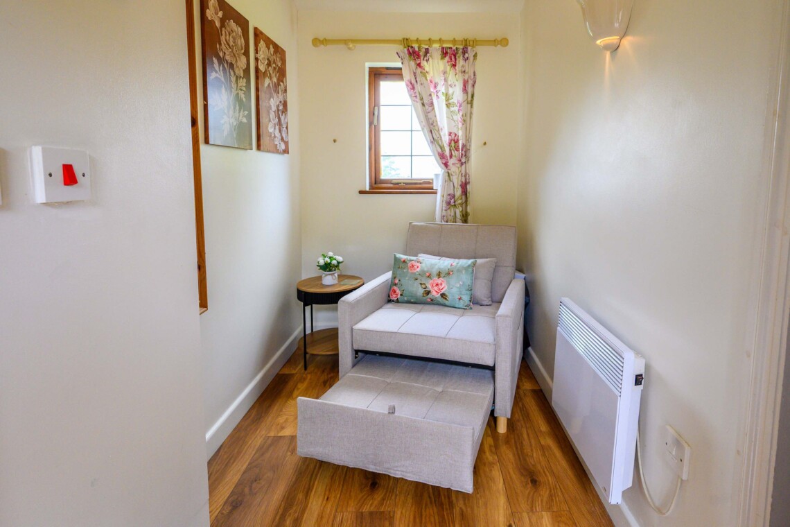 Rose cottage, beautifully decorated, with views of the large garden