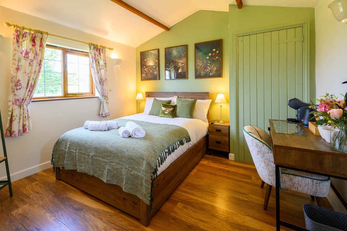 Rose cottage, beautifully decorated, with views of the large garden