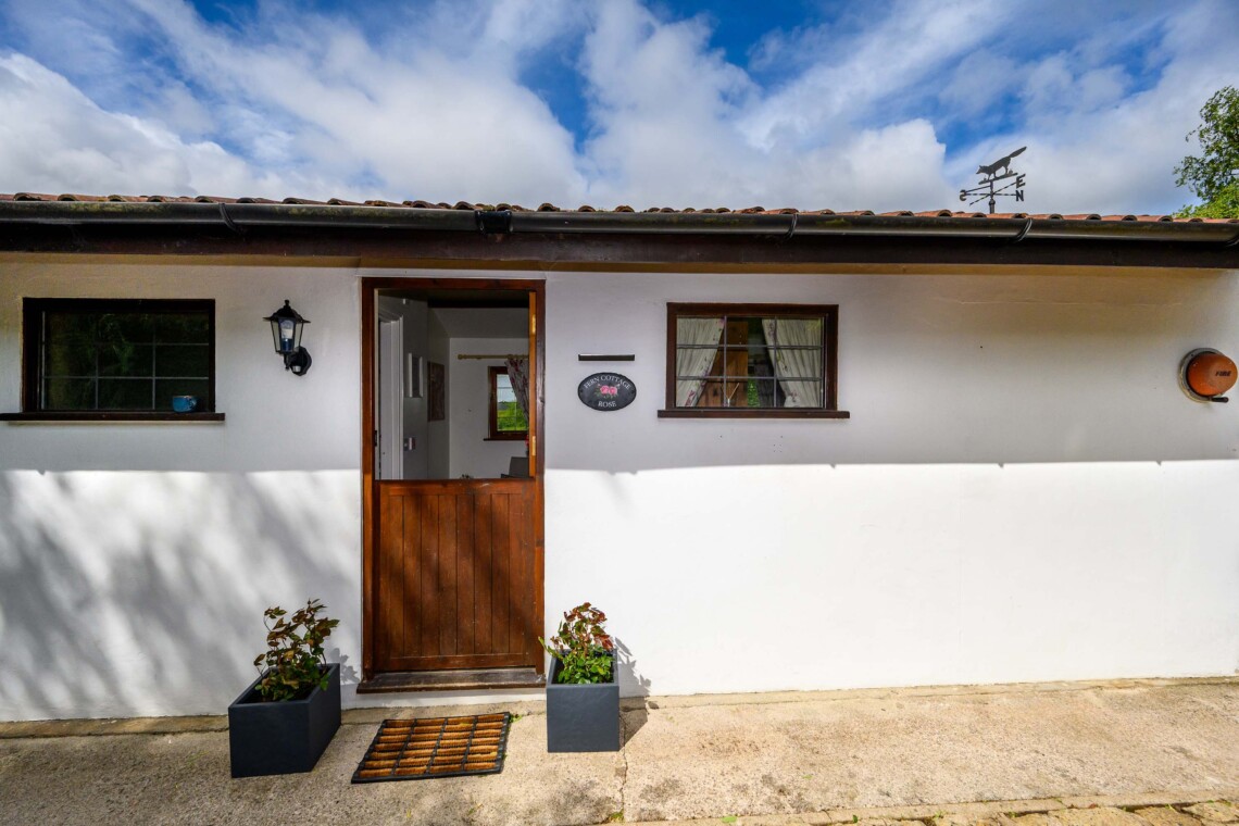 Rose cottage, beautifully decorated, with views of the large garden