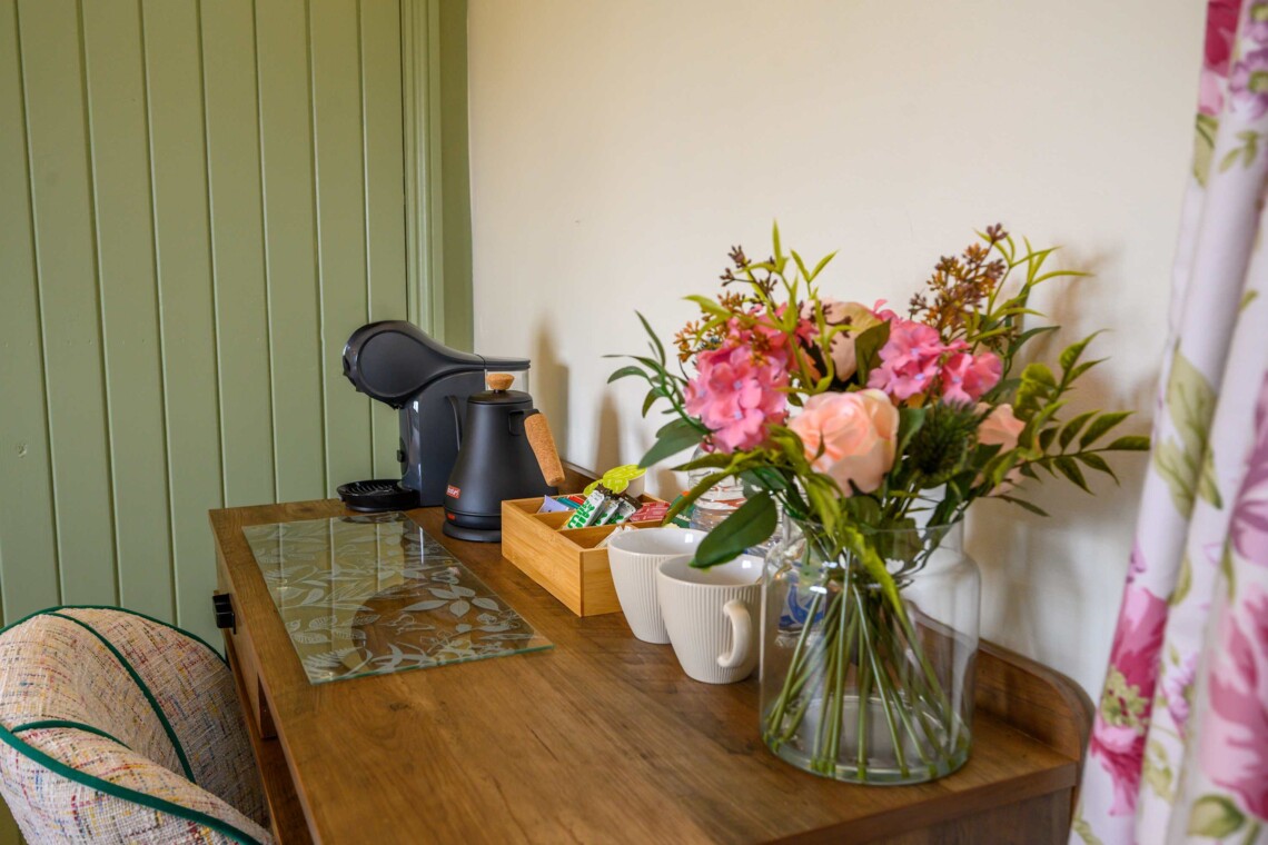 Rose cottage, beautifully decorated, with views of the large garden