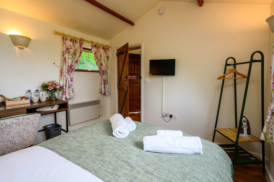 Rose cottage, beautifully decorated, with views of the large garden