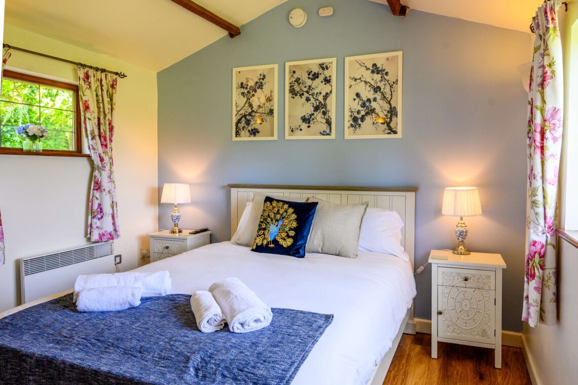 Rose cottage, beautifully decorated, with views of the large garden