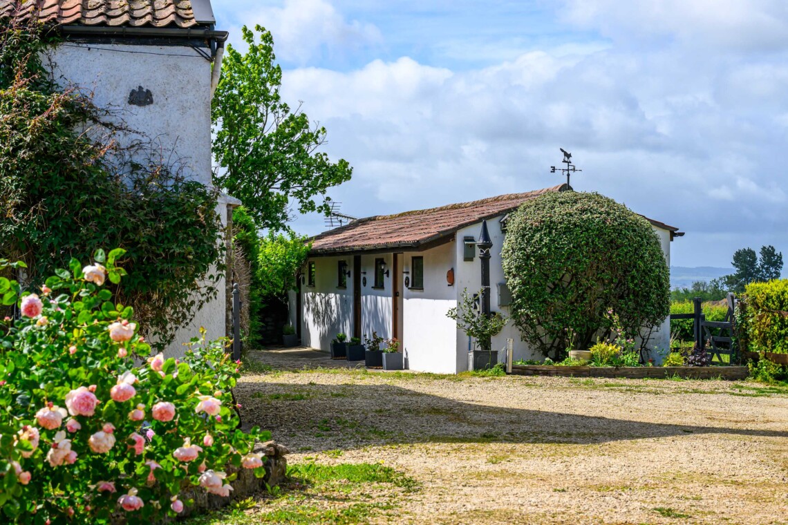 Rose cottage, beautifully decorated, with views of the large garden
