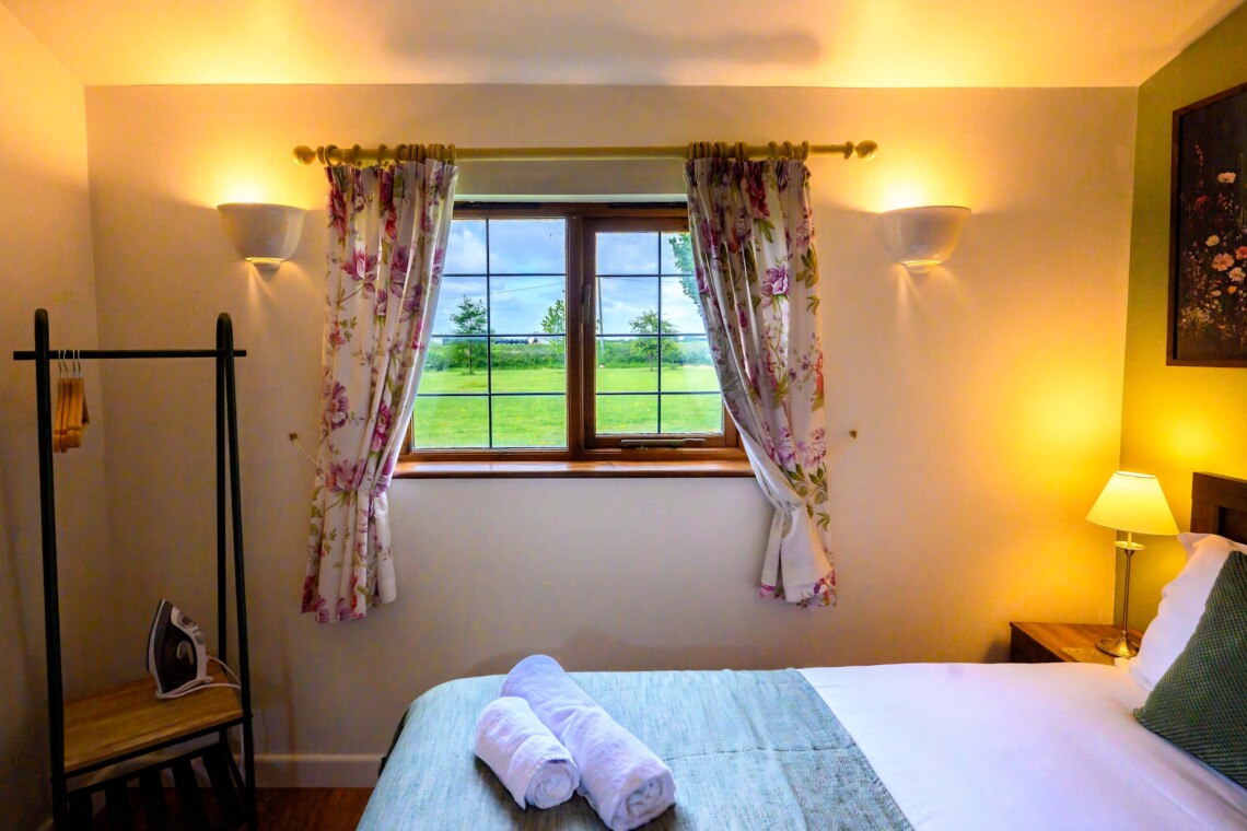 Rose cottage, beautifully decorated, with views of the large garden