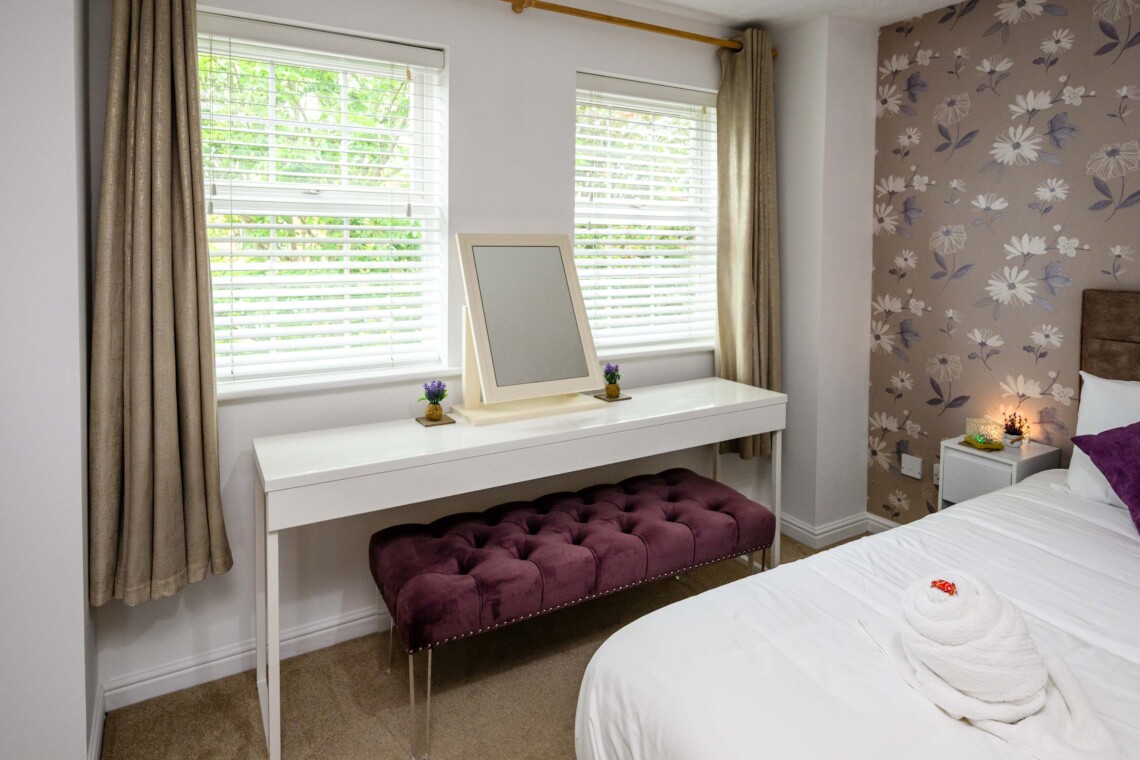 Dressing table with mirror