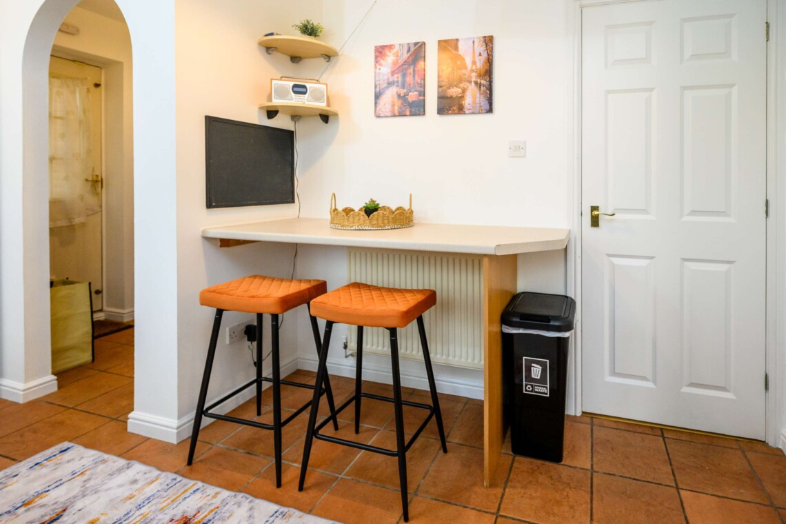 Fully equipped kitchen. Features modern, full-sized appliances and is generously stocked with high-quality cookware, utensils, and dishware. 