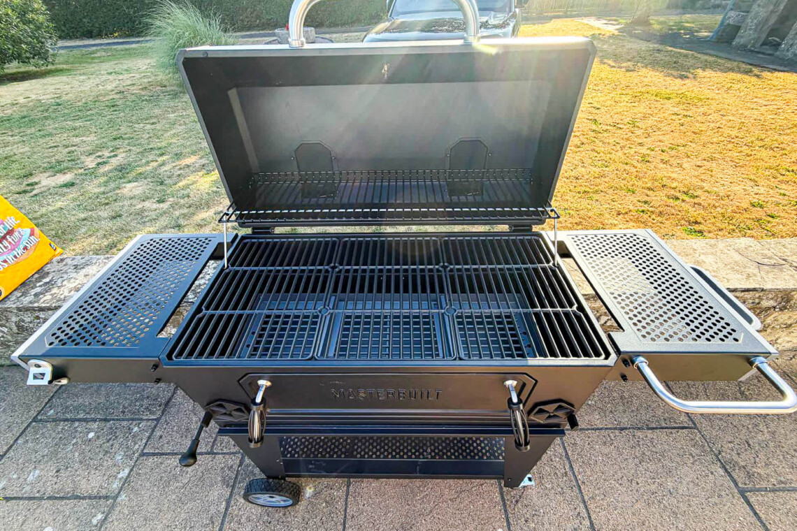 Masterbuilt Charcoal BBQ Barbecue. This heavy-duty barrel-style grill is highly popular for its massive cooking surface, cast-iron grates, and adjustable charcoal bed, making it excellent for large gatherings and high-heat grill