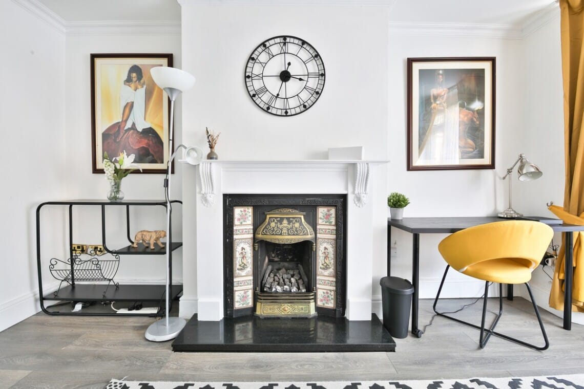 Sitting Room / Optional Bedroom:
Super-comfortable L-shaped sofa bed and a dedicated work area. 