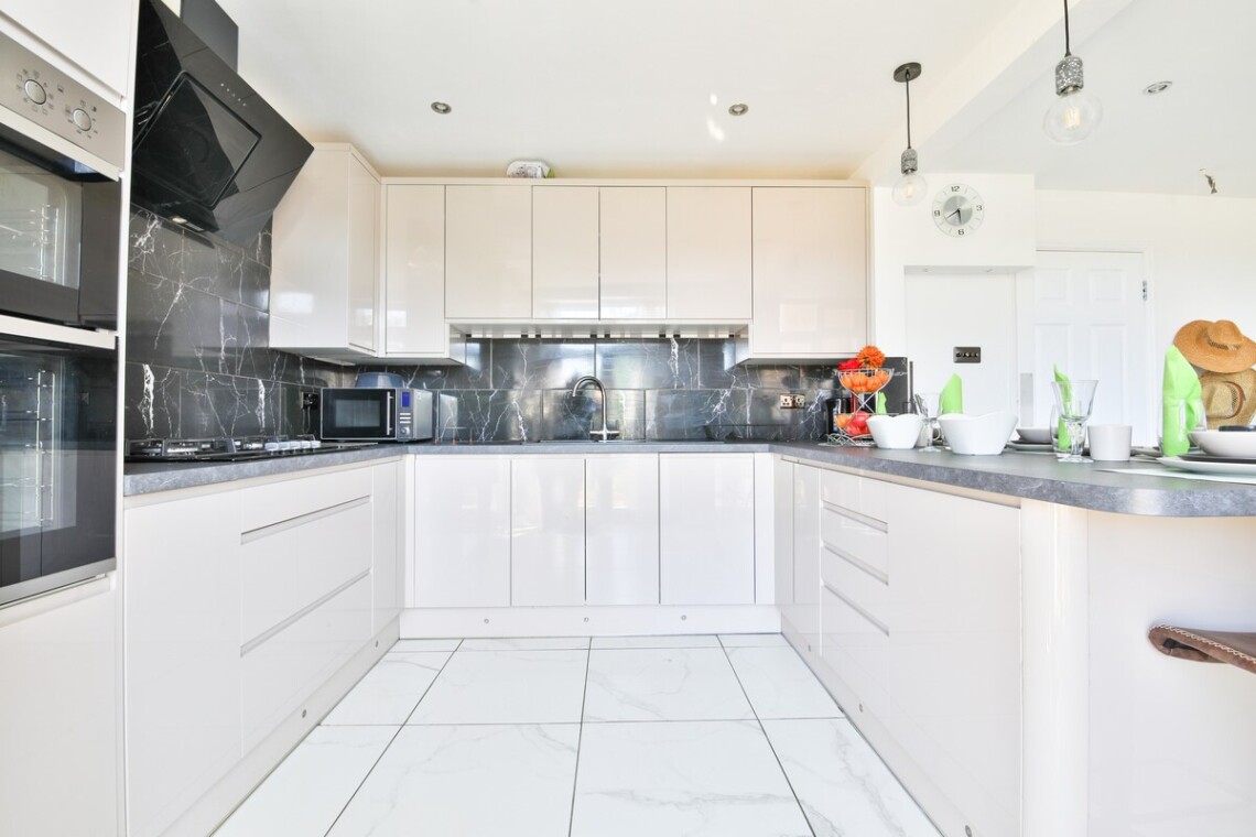 Well-equipped kitchen 